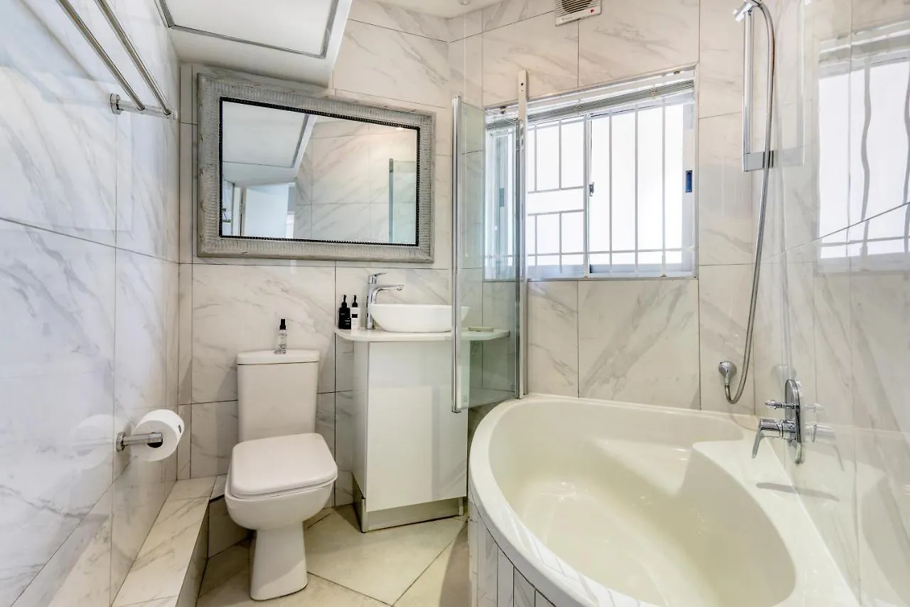 Palm Beach Apartment - 100M From Camps Bay Beach Cape Town